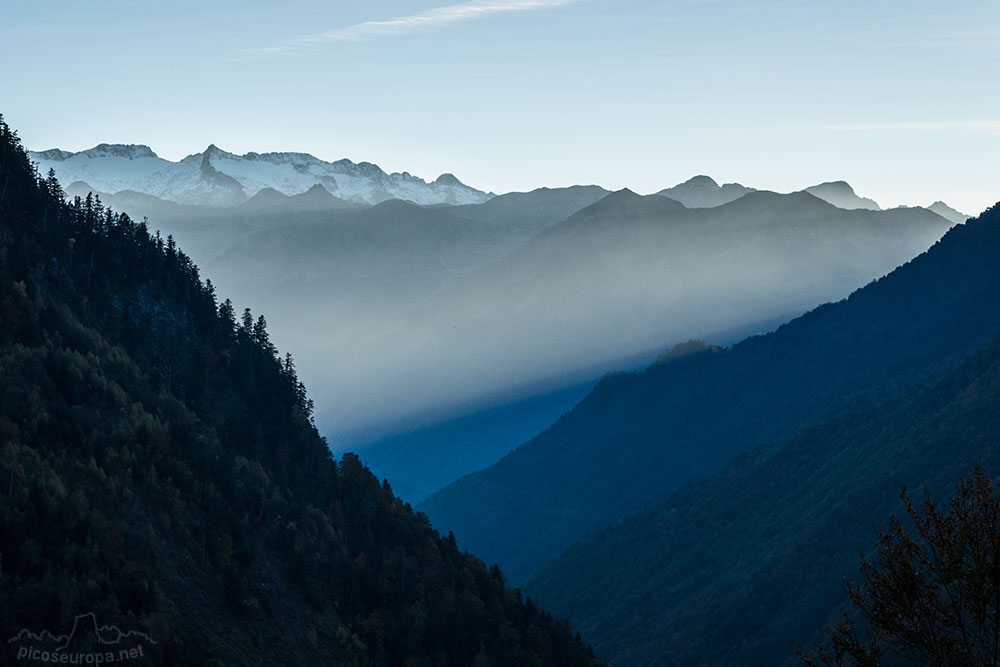 Foto: Desde el Mirador de la val de Varrados, Val d'Aran, Pirineos, Catalunya Foto: Desde el Mirador de la val de Varrados, Val d'Aran, Pirineos, Catalunya